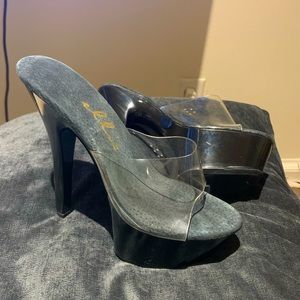 Black size 7 Ellie high heels